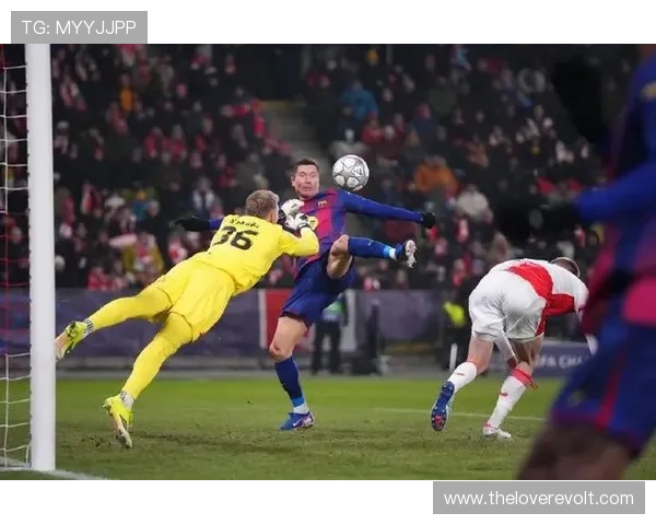 [欧冠]马竞门前一片混战 托马斯头球自摆乌龙.